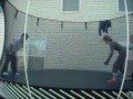 videos de Logan jumps over 2 kids