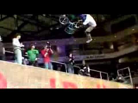 BMX BIKES TRICKS STUNTS CRASHES