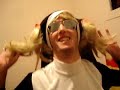 una monja muy puta y dicharachera bailando para todas vosotras. esto es un homenaje a geri halliwell.