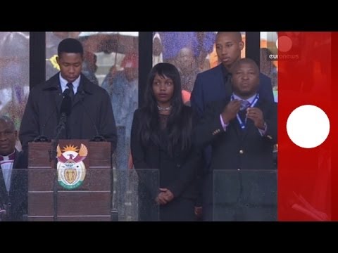 funeral - El presunto intérprete para personas sordas que acompañó la histórica ceremonia en homenaje a Nelson Mandela era un impostor. La comunidad sordomuda denuncia...