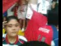 ahi viene la banda
mas loka k hay
hay viene la banda
mas loka k hay
pongan huevos los de chivas
k la vuelta vamo a dar...


en ese momento entraron
las mega banderas
y la paraguiza