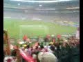 ahi viene la banda
mas loka k hay
hay viene la banda
mas loka k hay
pongan huevos los de chivas
k la vuelta vamo a dar...


en ese momento entraron
las mega banderas
y la paraguiza