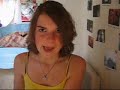 no comments =x

music: rockstar - nickelback


j'en ai assez de faire la queue
devant ces boites de nuits o� nous n'entrerons jamais
c'est comme une derni�re mi-temps
et je ne gagnerai pas
cette vie ne s'est pas vraiment d�roul�e
comme je l'aurais voulu

(dis moi ce que tu veux)

je veux une toute nouvelle maison
passer dans un �pisode de cribs
une salle de bain o� l'on peut y jouer au base-ball
et une baignoire g�ante qui pourrait contenir
dix personnes en plus de moi

(ouais, donc tu aurais besoin... )

j'aurai besoin d'une carte de cr�dit qui n'aurait pas de plafond
et d'un �norme jet noir avec une chambre � l'int�rieur
pour aller rejoindre les bo�tes en hauteur
situ�es � 11 000 m�tres du sol

(je suis all� l�, j'ai fait �a)

je veux un car de tourisme rempli de vieilles guitares
et ma propre �toile sur hollywood boulevard
quelque part entre cher et
james dean me convient tr�s bien

(et comment vas tu t'y prendre ? )

[pont]
je vais �changer cette vie contre la fortune et la gloire
je couperai m�me mes cheveux et changerai mon nom

[refrain]
parce qu'on veut tous juste �tre de grandes rockstars
et habiter des maisons situ�es sur les collines, en conduisant quinze voitures
les filles deviennent faciles et les drogues pas ch�res
on restera tous maigre car on ne mangera pas
et on tra�ne dans les bars les plus cools
dans les coins vip avec les stars de cin�ma
tous les bons chercheurs
atterriront l�
toutes les mod�les de playboy
avec leurs cheveux blonds d�color�s

hey hey je veux devenir une rockstar