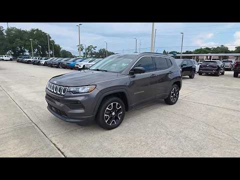 Used 2022 Crystal Metallic JEEP LATITUDE 4X4 image 1