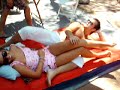 una simpatica e accurata lezione di kamasutra tenuta dal sommo maestro in campeggio mentre i discepoli osservano stupefatti!!!