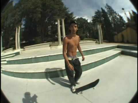 KICKFLIP POR ANGEL CAAMAÑO
