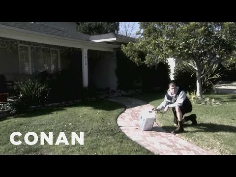 Conan - Lousy FedEx Delivery Guys