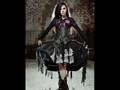 Evanescence - October - Here a video to October from Evanecsence
Jaah,ich mag Schmetterlinge *,* und Amy Lee