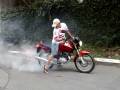 videos de Alex queimando pneu da Bernadette...