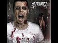 Avulsed - Cadaver DecapitadoAlbum: Yearning For The Grotesque (2003)Lyrics:Cadaver decapitadoAsesino compulsivoSin razon para matarEra como un deporteSe tenia que realizarBuscando una presa con toda frialdadPensando una muerte con gran crueldadCon un hacha en su mano tiene que esperarUn golpe certero tiene que asestarCadaver decapitadoAtacando por la espaldaHachazo en la cervicalCuerpo paralizadoFacil de rematarHerido de muerte, sin poder gritarUn destino fatalCasi sin parar, le volvio a asestarCon sana brutalPuesto de rodillasLe iba a ejecutarDe un solo golpeLe iba a decapitarSentia el poder y superioridad queLe daba su hachaSin dejar de jadear, no podia frenarSu ansia de matarPuesto de rodillasLe iba a ejecutarDe un solo golpeLe iba a decapitarSin pensario dos veces se la iba a cortarLleno de sangre el disfrutabaUn sentimiento de felicidadTenia su trofeo, era su cabeza!!Cadaver decapitado