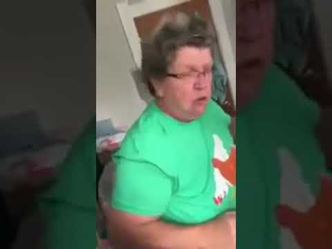 Wnuczek totalnie wkręcił babcie. Prawie zeszła na zawał :D