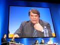 bernard tapie exprime son mental d'entrepreneur lors d'une conf�rence sp�cifique au salon de l'entrepreneur � paris le 04/02/2010. hapsatou sy, jeune entrepreneuse qui a tout compris, �tait �galement pr�sente lors de cet �v�nement.