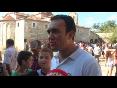 Fier, kryepeshkopi Janullatos nderon figurën e Shën Kozmait- RTV Ora News- Lajmi i fundit-