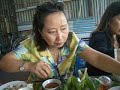 Banh KhotĐây là món bánh dễ làm mà cũng dễ ăn của người Nam Bộ. Vào buổi sáng dùng để điểm tâm hay một buổi trưa hè, dưới bóng râm của vườn cây ăn trái, ngồi ăn món bánh khọt trong làn gió mát của nhánh sông quê thì còn cái thú nào bằng.Khuôn bánh khọt phải bằng đất nung bánh mới ngon. Bột bánh xay từ gạo dẻo. Cách làm bột cũng giống như món bánh xèo. Nghĩa là bột sau khi xay, nêm các loại gia vị: muối, đường, bột ngọt cho vừa ăn. Đánh một hoặc vài trứng gà trộn đều vào bột cho bánh có độ xốp. Nước cốt dừa quậy đều cho bột có độ béo. Thêm một ít bột nghệ để bánh có mầu vàng đẹp. Hành lá băm nhỏ và tiêu xay nhuyễn quậy đều cho bột bánh thơm ngon.*******************************************Banh' Khot.  So^' DZACH' # 1 Vung~ Tau`... 24A Tran^` Dong^`, Gia' ca? Binh` Dan^, Chu? quan' That^. Tha` De^~ Thu*o*ng ... Nhung~ quan' khac' VIET KIEU` truoc' khi ngoi^` xuong^' a(n ... PHAI? HOI? GIA' CA? TRUOC' ... Neu^' khong^ co' the^? se~ bi. ddem len^ may' chem' cha(t. ddep., DDung` co' ngac nghien^ khi thay^' cac' quan' a(n nay` tinh' tien^` mot^. (1) ddia~ banh' khot. la` $50.000 ddong^` (3 Dollars) thay vi` $5.000 ddong^` (30 Cents) ... DDe^? tranh' rac'roi', buc. tuc' va` Phien^` ha` ... Khi a(n uong' tai. VN nen^ hoi? gia' ca? truoc' thi` TOT^' ho*n het^' ... Tim` Hieu^?, Mua nha`, ban' nha`, dau^` Tu Dia Oc' tai Little Saigon - California - USA xin vao` trang web cua? chung' toi^ ... http://www.VinnyTran.com