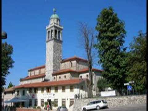 scorci - Moruzzo è un bel paese situato sulle colline friulane a pochi chilometri da Udine. L'autore del video cura il sito http://www.friulicrea.it.