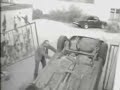 Unglaublich - Auto f�llt aufs Dach