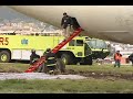 Contin�an trabajos en el aeropuerto para retirar avi�n de Ib