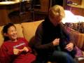 videos de Cece opening Mahgul's scarf at Christmas