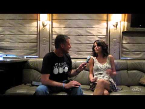 Selena Gomez Has Never Been Clubbing 0