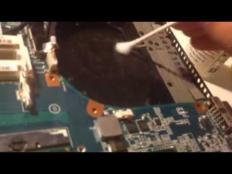 how to clean laptop q-tip