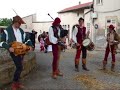 Les Ménestreux de la Branche Rouge jouent un Branle de Bourgogne de Claude Gervaise. Liverdun 2008.