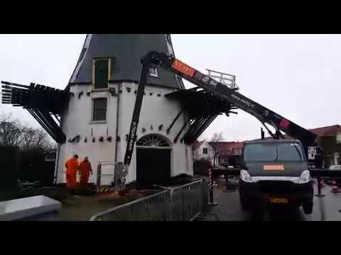Wieken breken van molen af naar een flinke klap in 's-Gravenzande