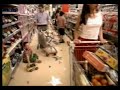 Con motivo de las fiestas Savaglio TBWA hizo este comercial para su cliente Carrefour, que recrea la cámara oculta con la que fue escrachado por Telenoche Investiga el empresario Angel Ramini por la venta ilegal de armas.Anunciante: Carrefour* Marca: Carrefour* Producto: Institucional Navidad* Agencia de Publicidad: Savaglio TBWA* Director General Creativo: Martín Mercado* Redactor: Alexis Álvarez Director de Arte: Rubén Carrion* Productora: Andón Film* Realizador: Rubén Andón* Banda Musical: CCCI* Sonido: CCCI* Post Producción: Videocolor* País: Argentina* Categoría: Supermercados* Fecha: 14-02-2003