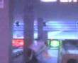 barni jugando a los bolos