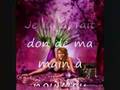 sous sa jupe fendue