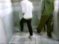 Jump Style aux Toilettes http://t-f4mily.skyblog.com