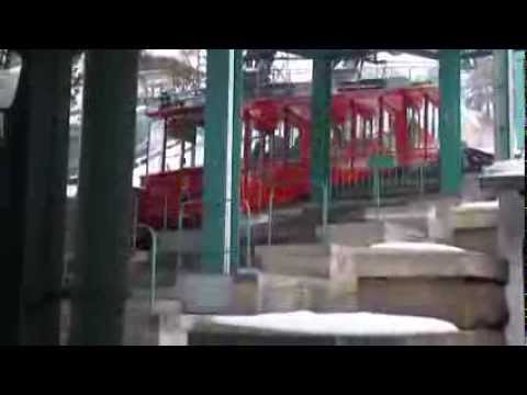 Malorny88 - Sechs Jahre nach Inbetriebnahme der benachbarten Standseilbahn nahm die Dresdner Schwebebahn im Jahr 1901 den Betrieb auf und verbindet seitdem den Stadtteil...