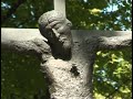 В нашей стране за последние 18 лет открылось огромное количество  протестантских церквей.  От тех, которые были закрыты во времена коммунистических гонений до совершенно новых для России. Нередко раздаются голоса, что все это нетрадиционные конфессии. Но на самом деле история Русского протестантизма более чем солидна. Евангельские церкви России, для многих их история это два последних десятилетия. Некоторые вспоминают, что были еще гонения во времена советской власти. Но недавно Евангельское движение отпраздновало свое 140-летие.  Где же корни? Мы нашли церковь, являющуюся прямой наследницей первого дома Евангелия. Но самое главное ее пастор рассказал нам не только о своей церкви, но и об истории всего Евангельского движения в России. Александр Александрович Горянинов не только пастор, но по своей светской профессии скульптор - реставратор. Не одно десятилетие проработал он в музеях Санкт-Петербурга и лично принимал участи в реставрации многих исторических памятников. Поэтому историю Евангельского движения он рассказывает не по книгам, а по свидетельствам исторических мест. В этих домах принадлежавших сестрам Ливин проходили собрания евангельских христиан. И даже в 1884 году состоялся первый съезд евангельского движения, на который съехалось несколько сотен представителей со всех концов царской империи. Это были представители разных параллельно развивавшихся направлений: баптисты, штундисты. Многие приезжали, имея при себе только ложку за одним голенищем и гребешок за другим. Почти половина делегатов попало не в эти дома, а в казематы Петропавловской крепости, но историческое событие состоялось. Хотя сегодня об этом в памяти государства никаких записей нет.Вот знаменитый дом полковника Пашкова. Одного из столпов русского евангельского движения. Здесь был центр просветительской и благотворительной деятельности, которую вели евангельские христиане. В последствие Пашков вместе с графом Корфом были высланы царским правительством из страны. И руководство движением подхватили сестры Ливен и графиня Черткова. До самой революции деятельность движения не прекращалась, но страна не услышав призыв духа, получила торжество плоти.Дай Бог, чтобы деятельность сегодняшних христиан была более успешна. И дух самоотверженного служения первых российских евангельских верующих был ими унаследован. Конечно, в наследство входят и материальные ценности, такие как первый дом Евангелия, но собственные  молитвенные здания уже построены и современными церквями. Поэтому главное это сохранение памяти о своих корнях и служение Господу руководствуясь лучшими примерами своих предшественников.