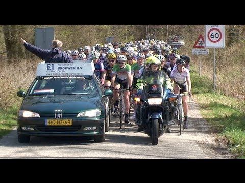 Zuid - Zuid Oost Drenthe Classic - Kasseienomloop 28-04-2013 Camera en montage: Manfred van Rhee Info: mvrhee@gmail.com http://youtu.be/KWW5kiKQklA?hd=1.