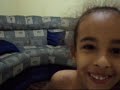 Ana Clara ensaiando para apresentação na escolinha.