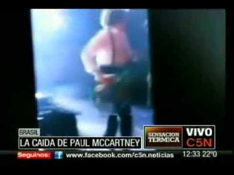 VIDEO: Paul McCartney sufrió una aparatosa caída en pleno concierto en Sao Paulo