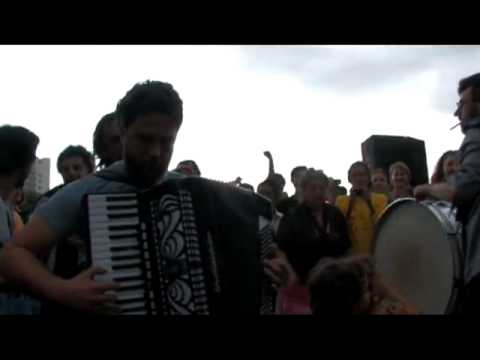 Oy Division - Live in Parc de Belleville Paris - Klezmer - אוי דיויז'ן