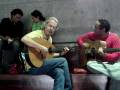 videos de Stenio Mendes e Chico César tirando um som