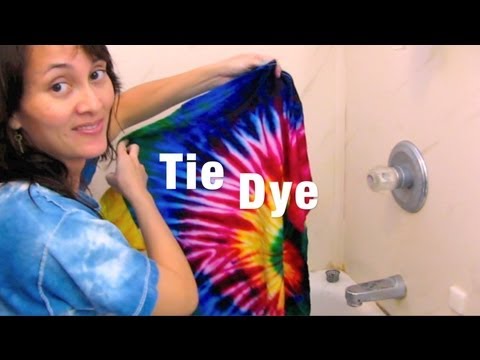 how to tie dye a shirt with squirt bottles