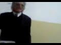 Prof. rincorre alunno che scappa