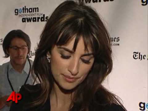 Cruz Tucks Into Award and Pasta