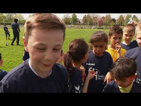 Les joueurs du Racing de Strasbourg entraînent les enfants d'Illkirch à la FAIG