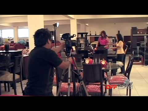 DETRAS DE CAMARAS SPOT TV MUEBLES RONNY