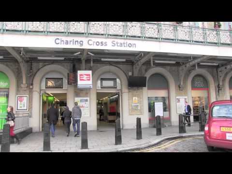 Headless Statues and Elton John%27s Piano%3A Seeing Sights in London %28Thoughts from Places%29