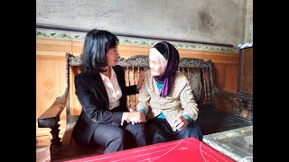 Đồng chí Trịnh Thị Minh Thanh, Phó Chủ tịch Thường trực HĐND tỉnh tặng quà Tết người có công tại TP Uông Bí