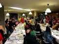 la schola cantorum coralina canta en la �ltima sobremesa del xvii curso de canto, tecnica vocal, direcci�n coral y taller coral (organizado por el coro camerata ad libitum de ponteareas)celebrado en pontevedra, galicia el 21 de agosto de 2006. la solista es rosaida, en la esquina superior izquierda, sentada... disfrutad, nosotros ya lo hicimos en su tiempo... es vuestro turno...!!!