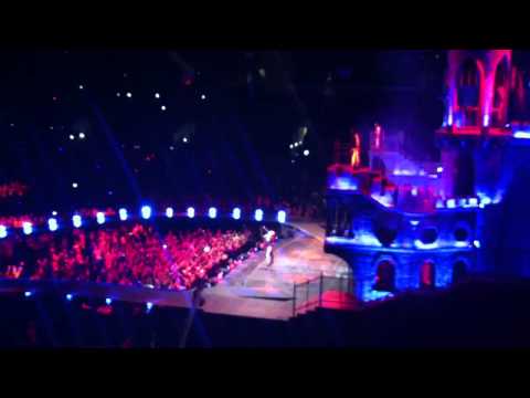lady gaga - Lady Gaga performs