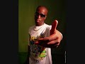 youssoupha :
c'est vrai faut du p�cule pour s'ambiancer, beaucoup d'mc veulent que je recule pour avoir l'impression d'avancer
c'est la pression mon instinct contre mes 5 sens, car les lascars �coutent mon destin sur leur d-500
trop de bain de sang, trop de message � �mettre �coutez tous la c'est youss et s.a.m.s
jviens vous l'admettre traumatisme �a me tient � c?ur si l'etat est un syst�me informatique, moi jsuis un hackeur
ca me tient � c?ur l'amiti� si ma carri�re s'�clate ici, combien laisseront mon phone sur leur carte sim
faut s'arranger les ptits sont broliqu�s et frappent mal, rien � changer depuis que j'ai chroniquer dans rap mag
trop niquer j'esp�re que le paradis pourra m'attendre, profiter �a me tien � c?ur au mois de ramadan
toujours ardents au combat c'est la foi qui m'anime, avant que la vie nous lamine, amine

sam's :
mes joies, mes peurs, mes rires, mes pleurs mon rap, j'te parle de ce qui me tient � c?ur
c'est 1 pour les fr�res du ghetto 2 pour les s?urs du ghetto 3 pour la vie dans le ghetto

youssoupha :
mes joies, mes peurs, mes rires, mes pleurs mon rap, j'te parle de ce qui me tient � c?ur
c'est 1 pour les fr�res du ghetto 2 pour les s?urs du ghetto 3 pour la vie dans le ghetto


sam's :
j'me tape plus trop de fou rire, j'ai plus trop la banane, j'retrouverasi le sourire quand ils sortiront pr�s d'une cabane 
quand l'oncle moustapha s'permettra d'plus �tre en cavale quand certains de mes potes se permettront d'sortir sans pare-balles
tous � la case d�part, s�cheresse dans nos poches ils croient qu'dans nos caves �a cache des barres
tous � la recherche du biff rien qu'ca crache et s'barrent le client est averti, viens paie cash et s'barre
renoi t'c� ce qui m'tient � c?ur parler de ma zone, parler dma couleur de peau d'mes fr�res enferm�s � la zonz
et c'est quelque soit la saison, la juge nous assaisonne sous pr�texte qu'� la maison, y'a personne qui nous raisonne
perdu dans mes songes, l'utopie dans le sang, mec frime sur mes m�lodies plut�t qu'sur des sons dansants
fais cracher la pur�e par des enceintes, mec y'a plus rien qui m'enchante, ma vie chiante, affichante, mais bon rien ne ( ?) 

sam's :
mes joies, mes peurs, mes rires, mes pleurs mon rap, jte parle de ce qui me tient � c?ur
c'est 1 pour les fr�res du ghetto 2 pour les s?urs du ghetto 3 pour la vie dans le ghetto

youssoupha :
mes joies, mes peurs, mes rires, mes pleurs mon rap, jte parle de ce qui me tient � c?ur
c'est 1 pour les fr�res du ghetto 2 pour les s?urs du ghetto 3 pour la vie dans le ghetto
youssoupha et sam's :

ca me tient � c?ur mais la vie me laisse de ranc?urs, c'est la m�lodie des blocks, que les glocks reprennent en ch?ur
pour ceux qui comprennent encore la v�rit� de nos phrases
pour ceux qui apprennent encore � �viter l'naufrage
ceux qui s'l�vent et se battent pour d�fendre leur bifteck
perp�tuent le combat sur album ou sur mixtape
arrivent � s'en sortir hors du vol ou du business ; pour ceux partis trop t�t et l'empreinte que leur vie t'laisse
amoureux de la vitesse
le succ�s n'est jamais pr�coce
toujours la peur de louper l'coche avant de shooter l'coffre ; tout se corse rien ne va plus comme au casino
repr�sente les gosses
les s�rieux, les marginaux
les taffeurs les glandeurs c'est sinc�re
sillon remplit d'essence car mon fr�re y'a de la route � faire
on garde le cap sans matter les consignes, si l'orage gronde, frappe et craque c'est qu'on pleure et qu'on saigne