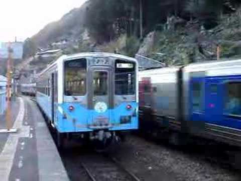 2008.01.14　小歩危駅を通過する2000系特急南風