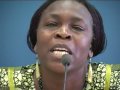 Grünen-Fachgespräch „Ausgegrenzt-Leben in der Illegalität am 27.04.07 im Hess. Landtag Virginia Greiner von dem Verein „African Women Maisha eV erzählte von den Erfahrungen der Afrikaner-Beratung in Ffm. Die Beratungsstelle sei einmal in der Woche für das Publikum geöffnet, und zwar seit 5 Jahren. Es kämen abgelehnte Asylbewerber, Touristen, die kein gültiges Visum hätten etc. Sie betont, dass die meisten Illegalen vorher irgendwann einmal legal waren. Stets gehe es zunächst darum, eine Vertrauensbasis herzustellen, ehe man Hilfe anbieten könne. Die schlechte Situation der Illegalen führe einerseits zur Ausbeutung am Arbeitsplatz durch Billiglöhne, anderseits zu chronischen Krankheiten. mehr Videos auf archiv.jugendnetz-wetzlar.de