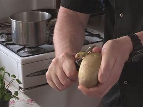 Food Peeler - This guide shows you How To Use Your Potato Peeler Watch This and Other Related films here: http://www.videojug.com/film/how-to-use-a-potato-peeler Subscribe...
